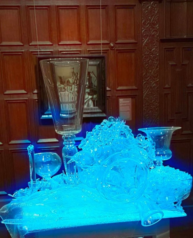 Illuminated ice sculpture